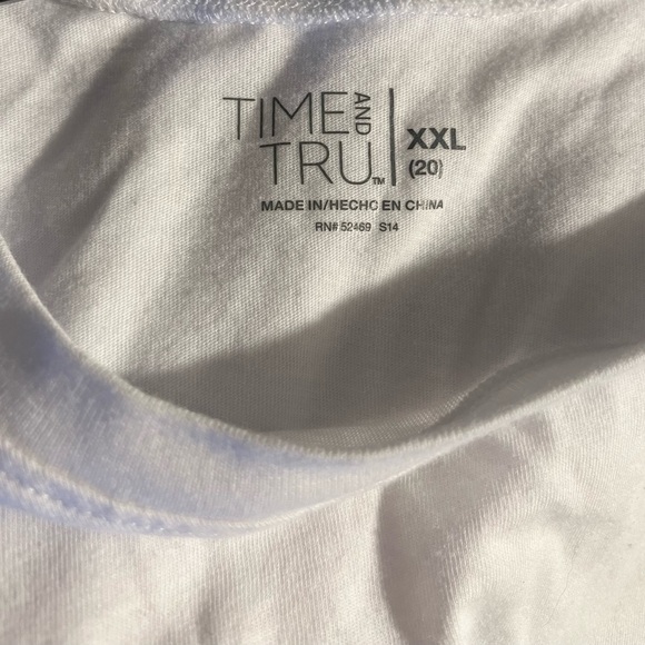 Time And Tru Women’s Short Sleeve Plus Size T-Shirt - Picture 3 of 3